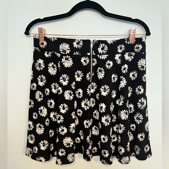 H&M Divided Daisy Mini Skater Skirt - Picture 2 of 5